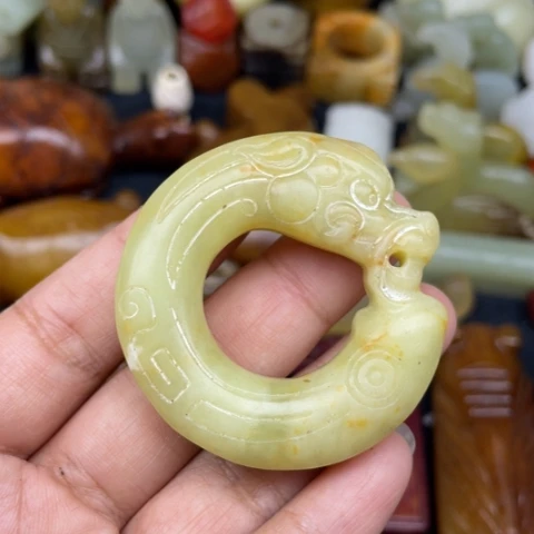 蛇纹石玉未镶嵌颈饰81