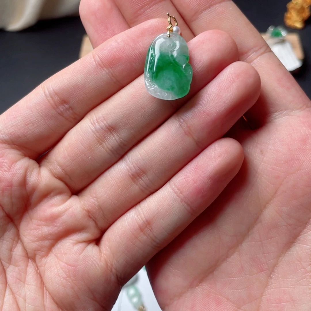 ****糖翡翠18K金镶嵌颈饰