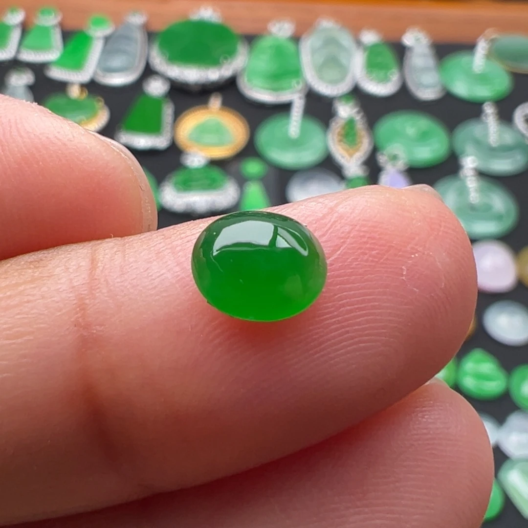 印***姐翡翠未镶嵌颈饰蛋