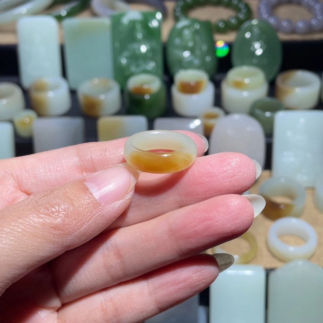 和田玉未镶嵌戒指