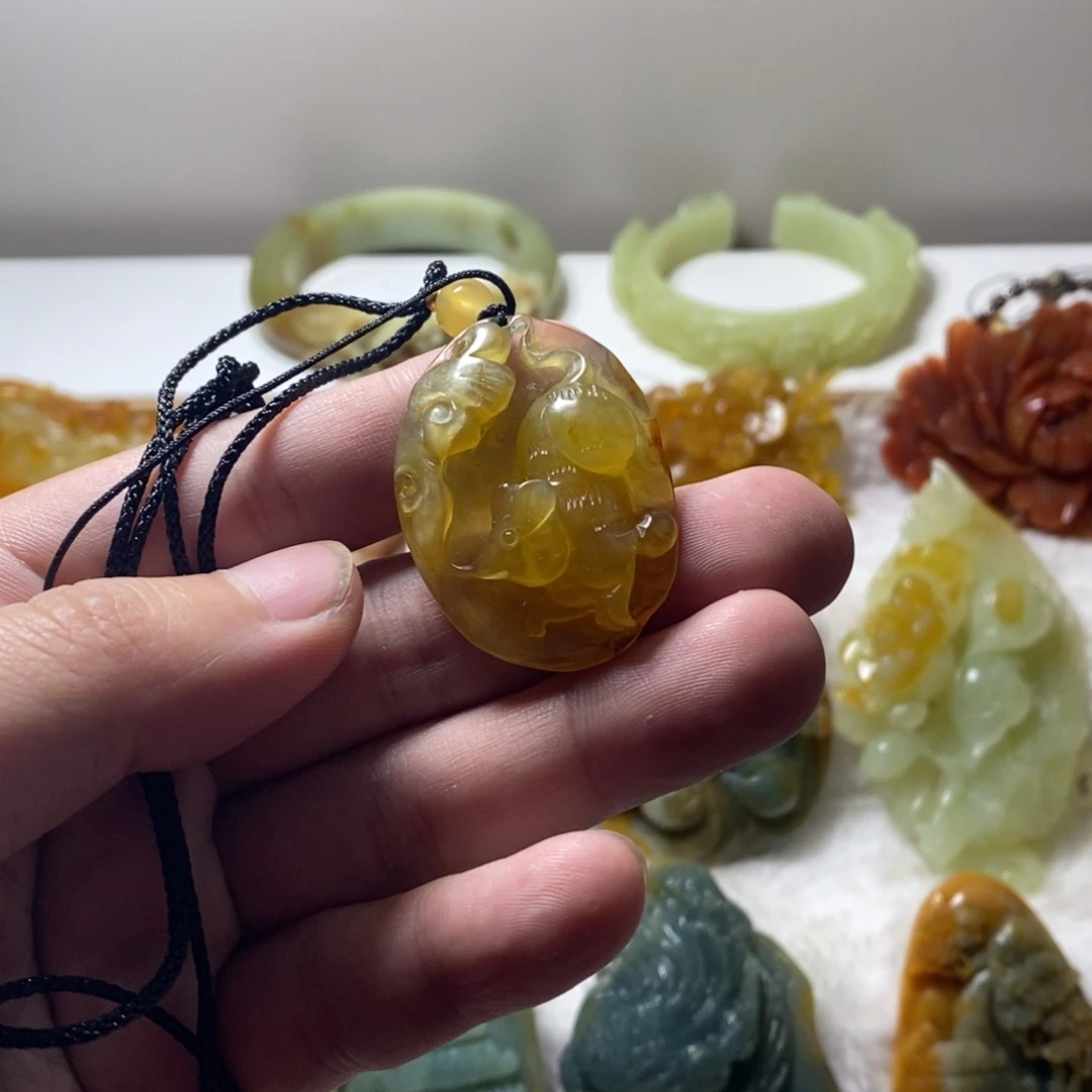 蛇纹石玉未镶嵌颈饰