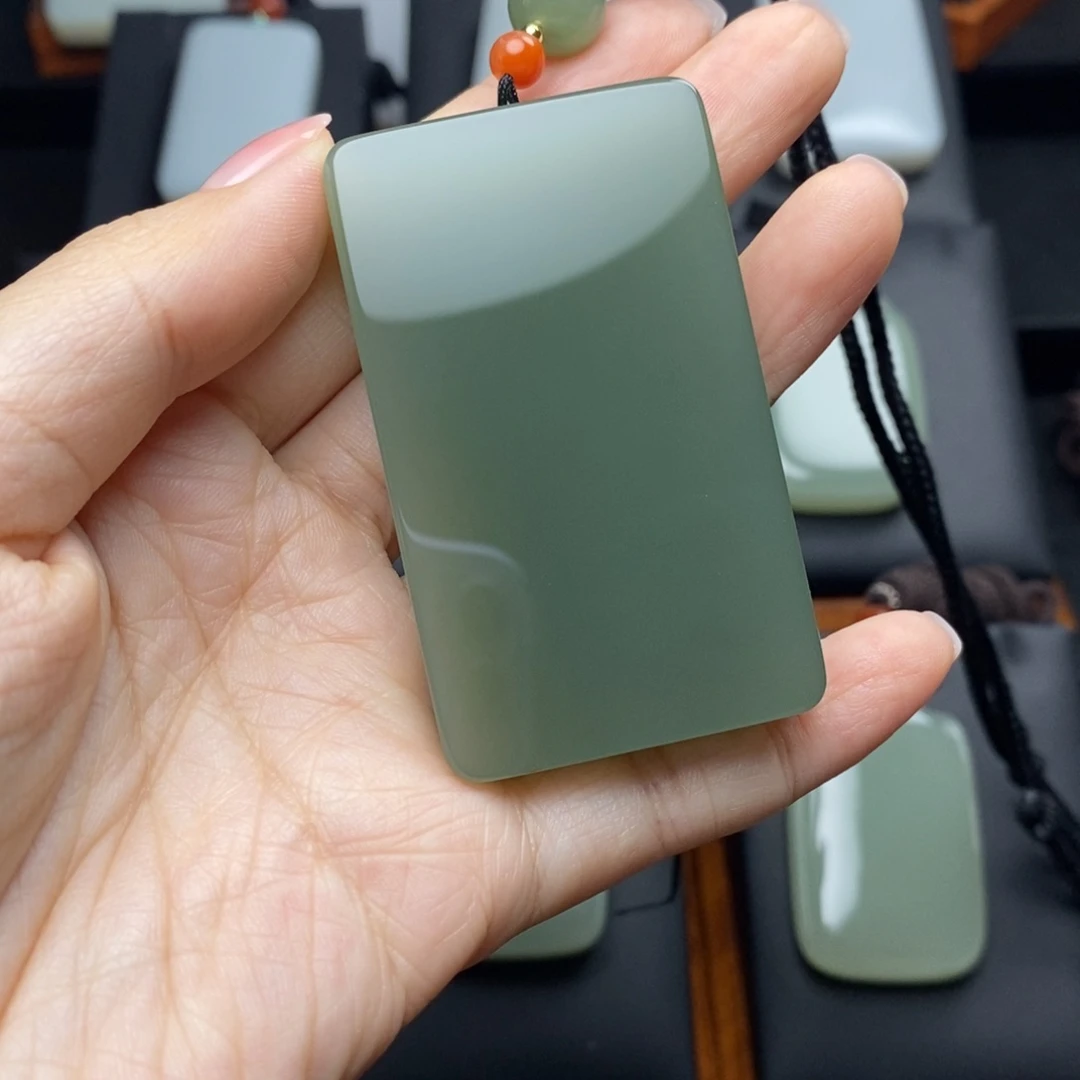 和田玉颈饰未镶嵌武*?