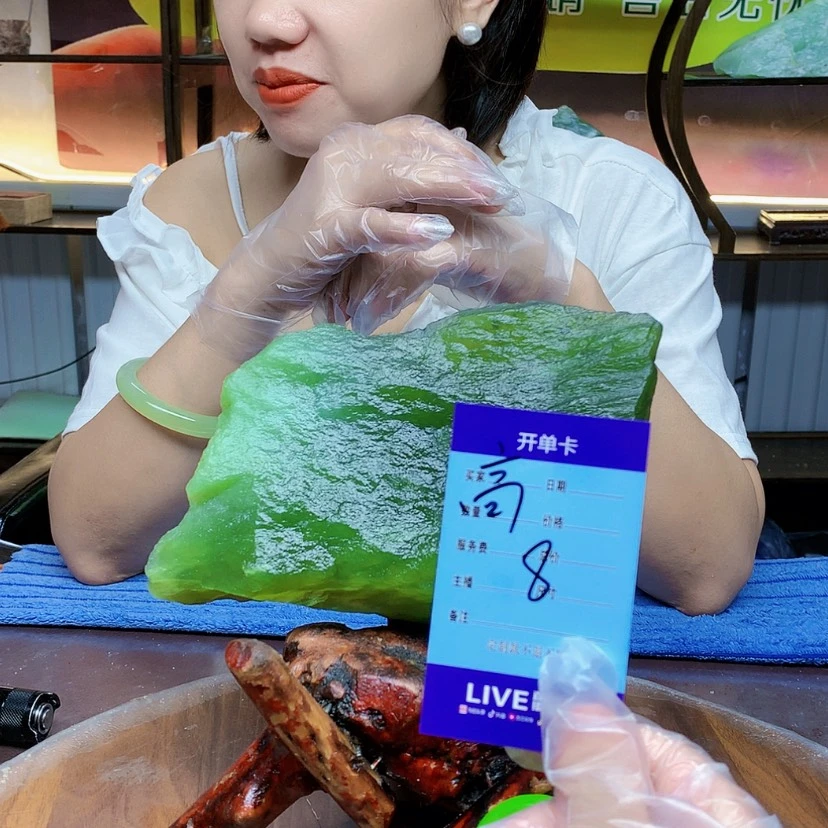 【闪购商品】蛇纹石玉未镶嵌原石天*行