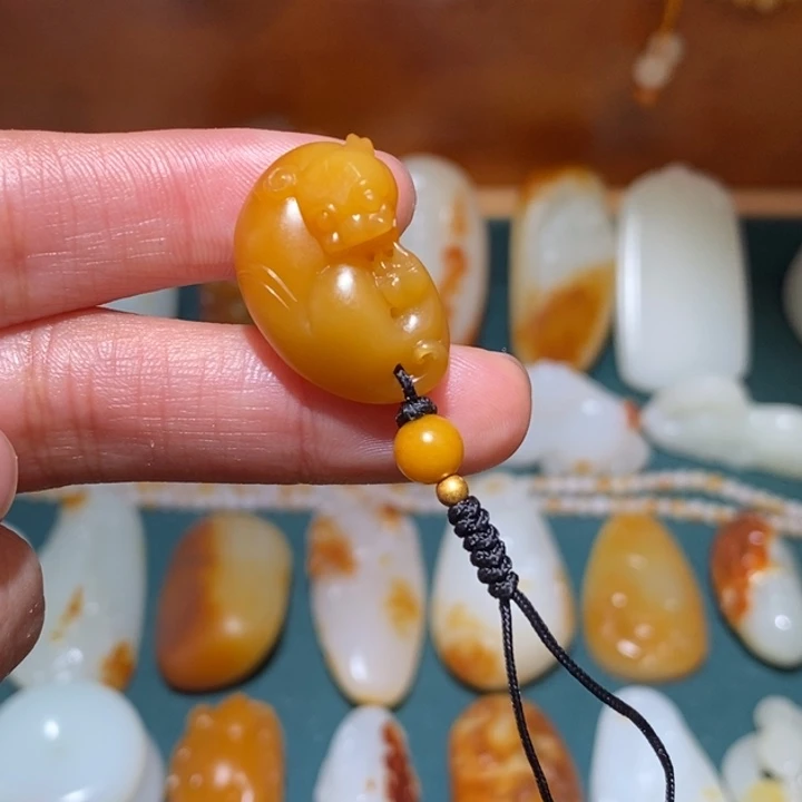 和田玉未镶嵌颈饰