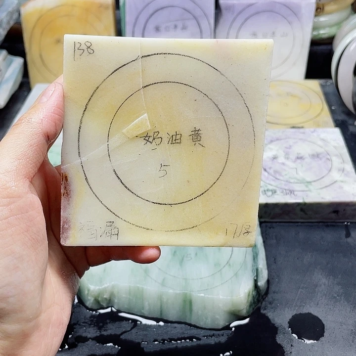 未镶嵌手镯石英质玉定制