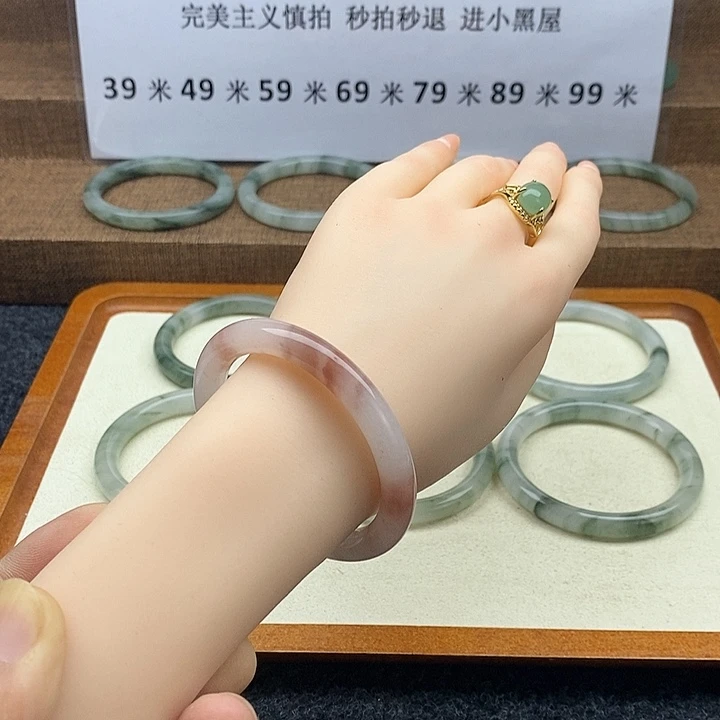 未镶嵌手镯石英质玉85