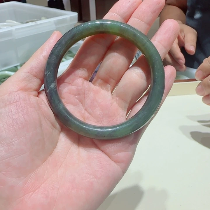 未镶嵌手镯和田玉10