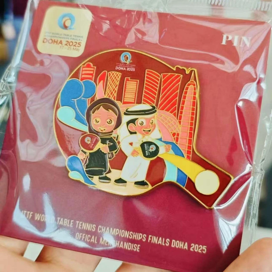 卡塔尔多哈世锦赛周边莎头组合孙颖莎王楚钦金属徽章毛绒公仔礼物