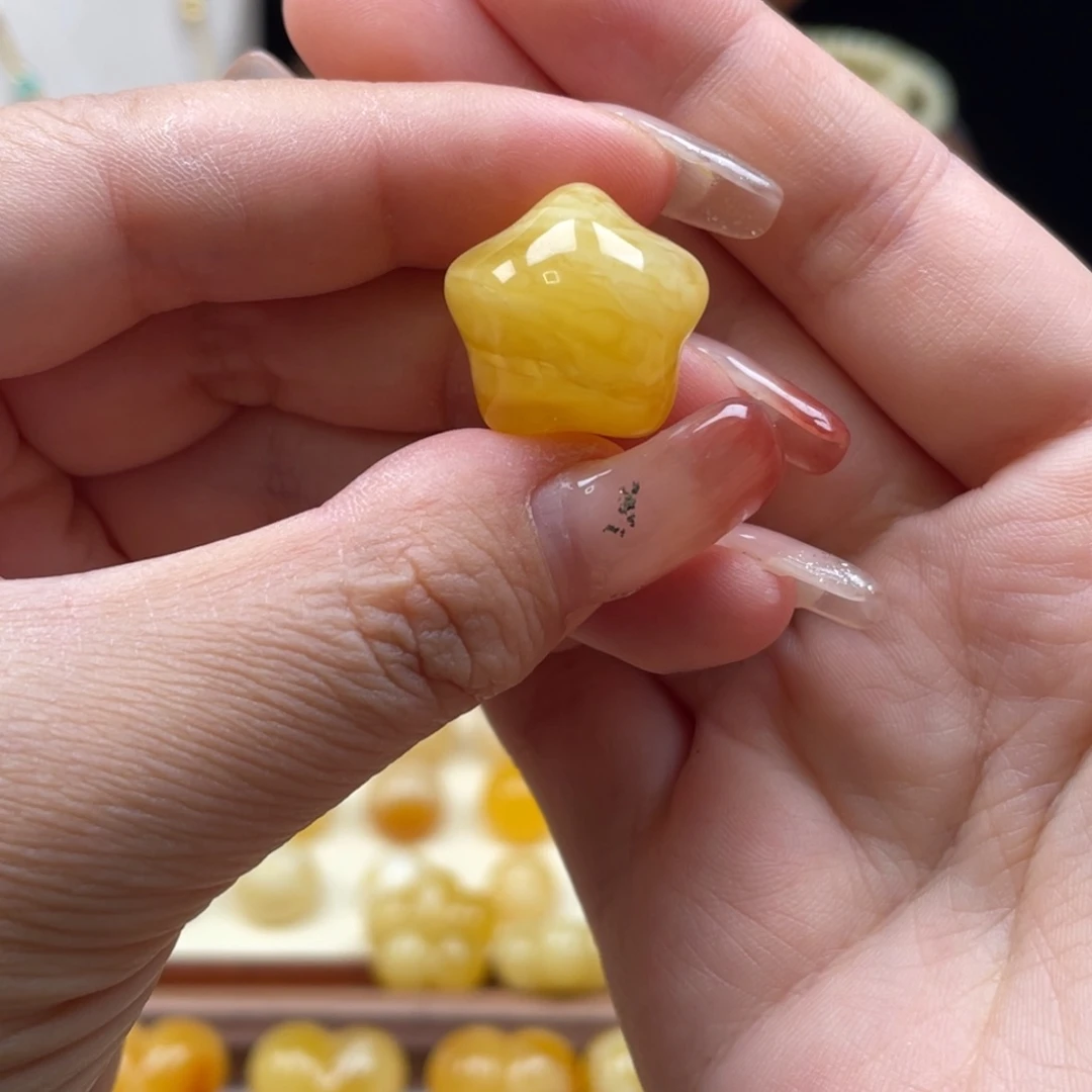 尚***懵琥珀未镶嵌珠宝奇石