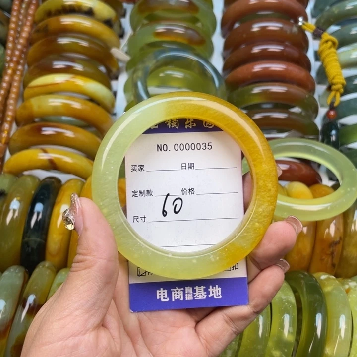 蛇纹石玉手镯未镶嵌