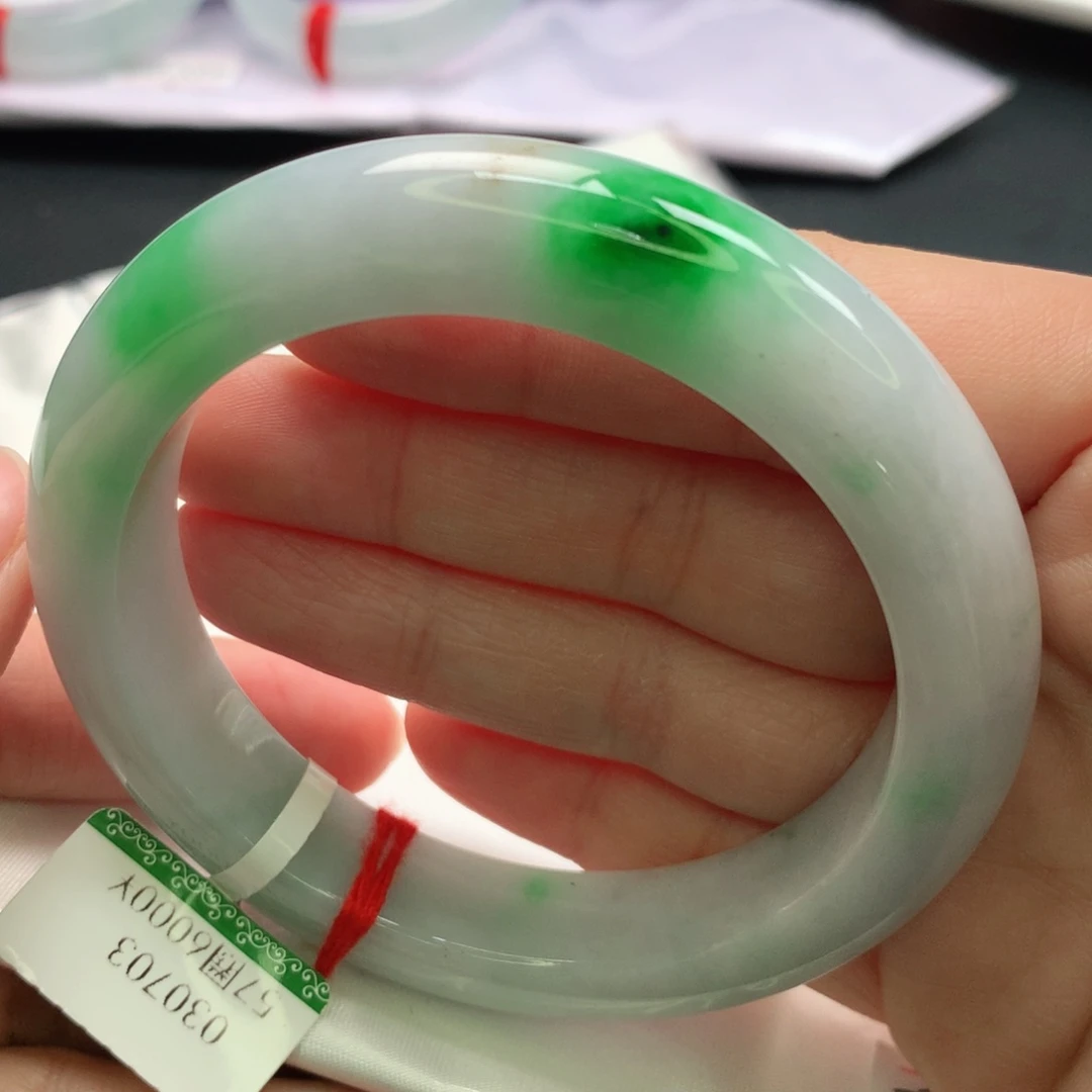 翡翠手镯未镶嵌5657圈