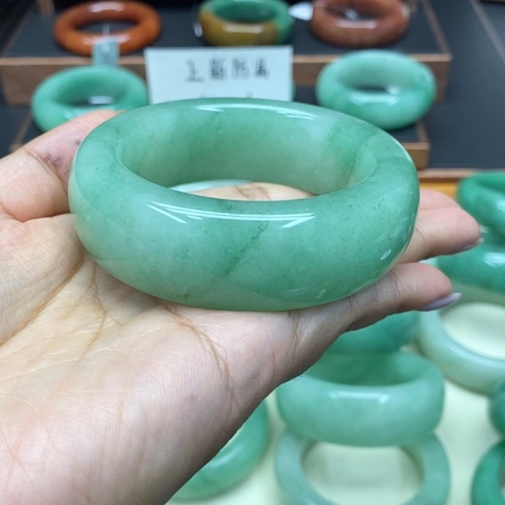 z***i石英质玉未镶嵌手镯