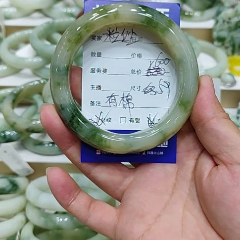 一***尘未镶嵌透闪石-蛇纹石玉手镯