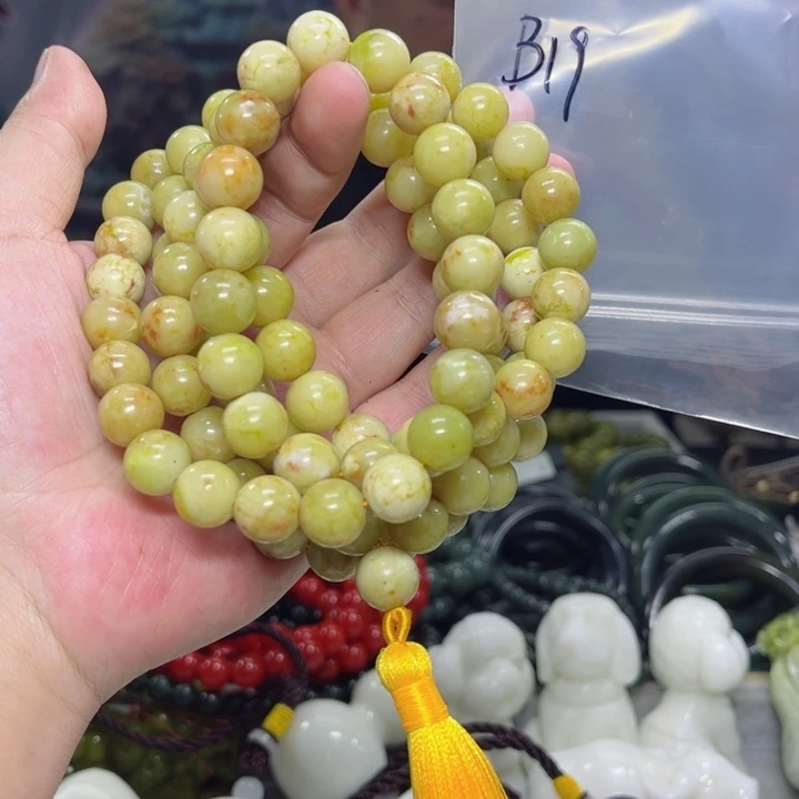 蛇纹石玉颈饰未镶嵌晨**玉