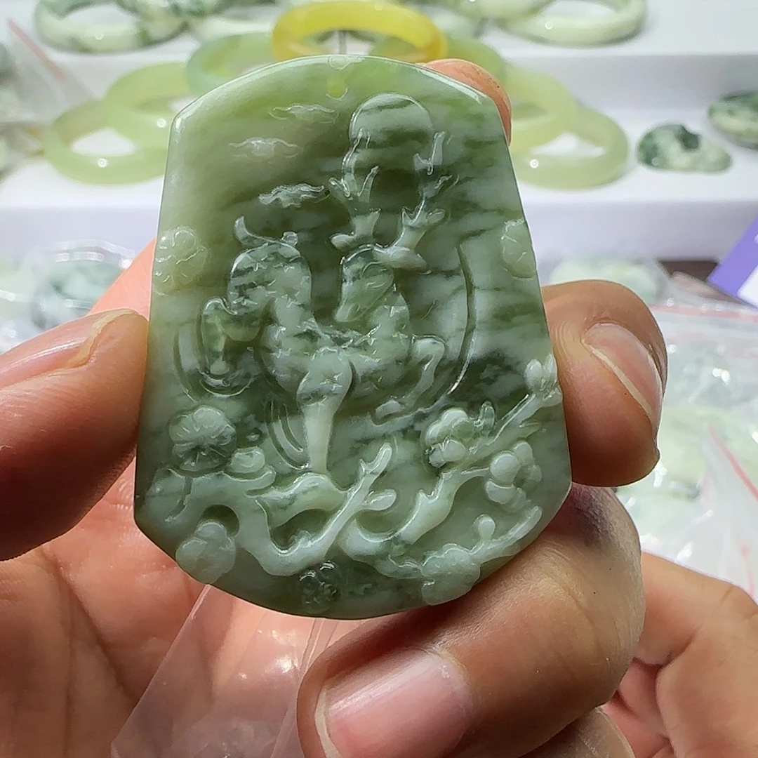 透闪石-蛇纹石玉未镶嵌颈饰