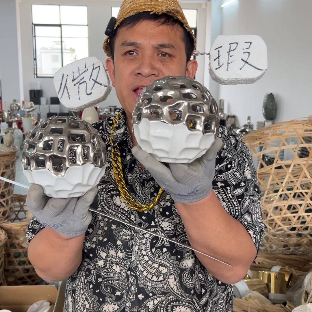 摆件90 号高中低温陶瓷瓶（部分微瑕）