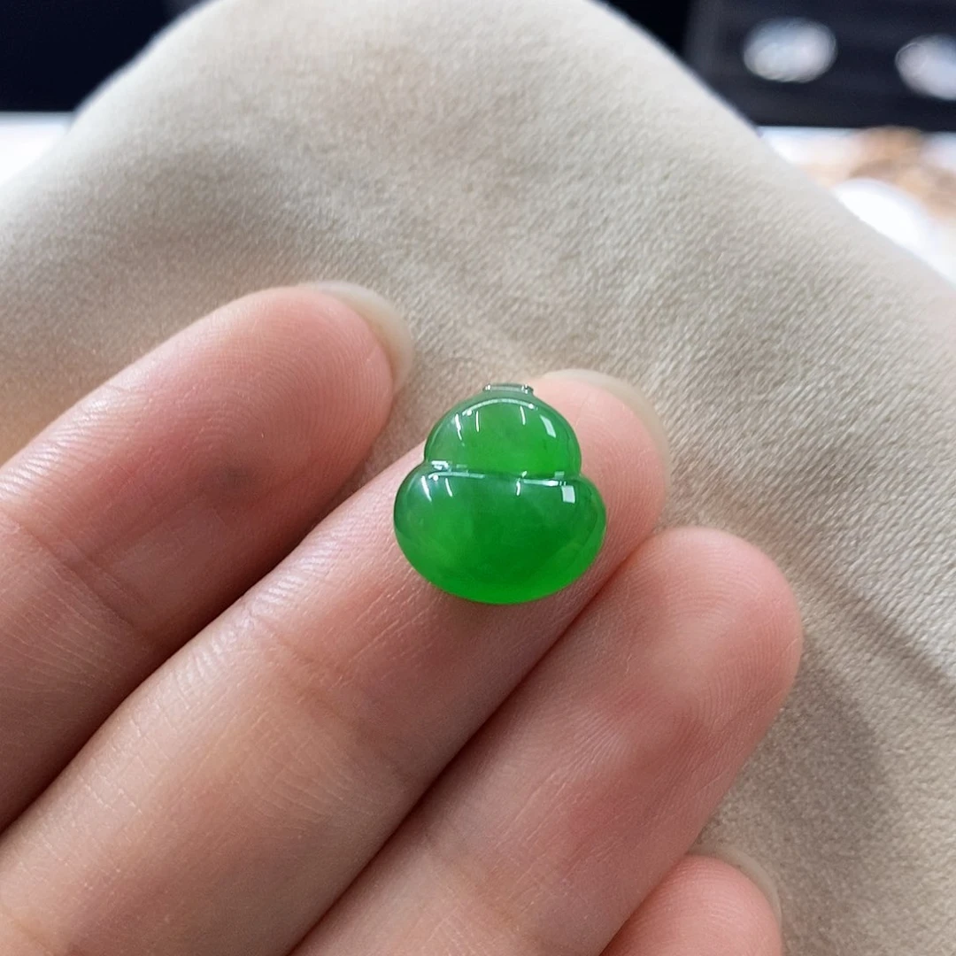 颈饰未镶嵌翡翠阳绿胖葫芦