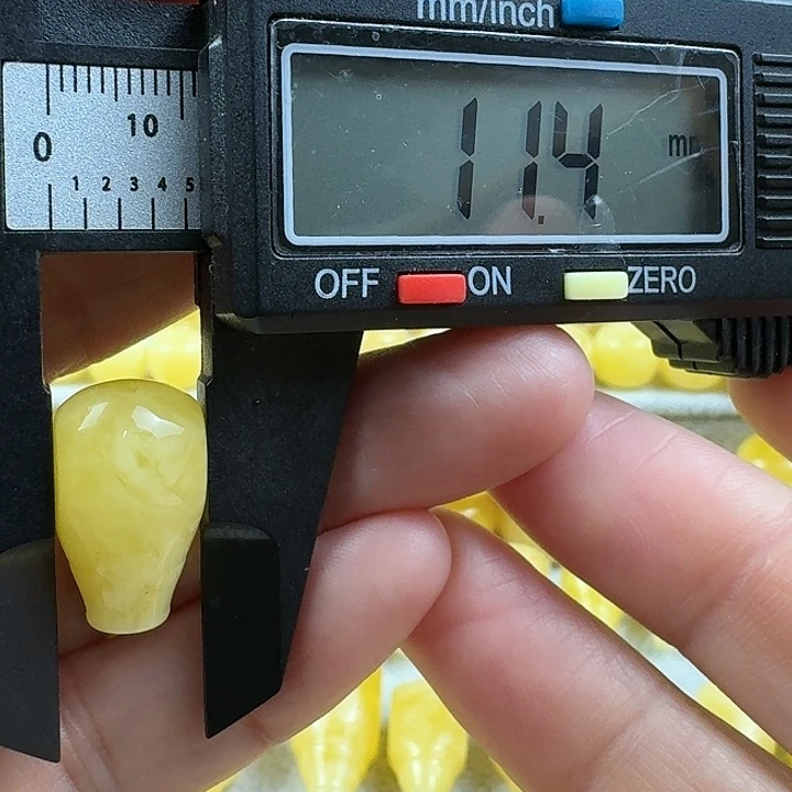 蜜蜡未镶嵌裸石12杂