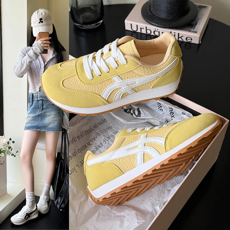 【上新推荐】万象撤柜品2025发财黄秋冬新款德训轻便休闲鞋鞋子女