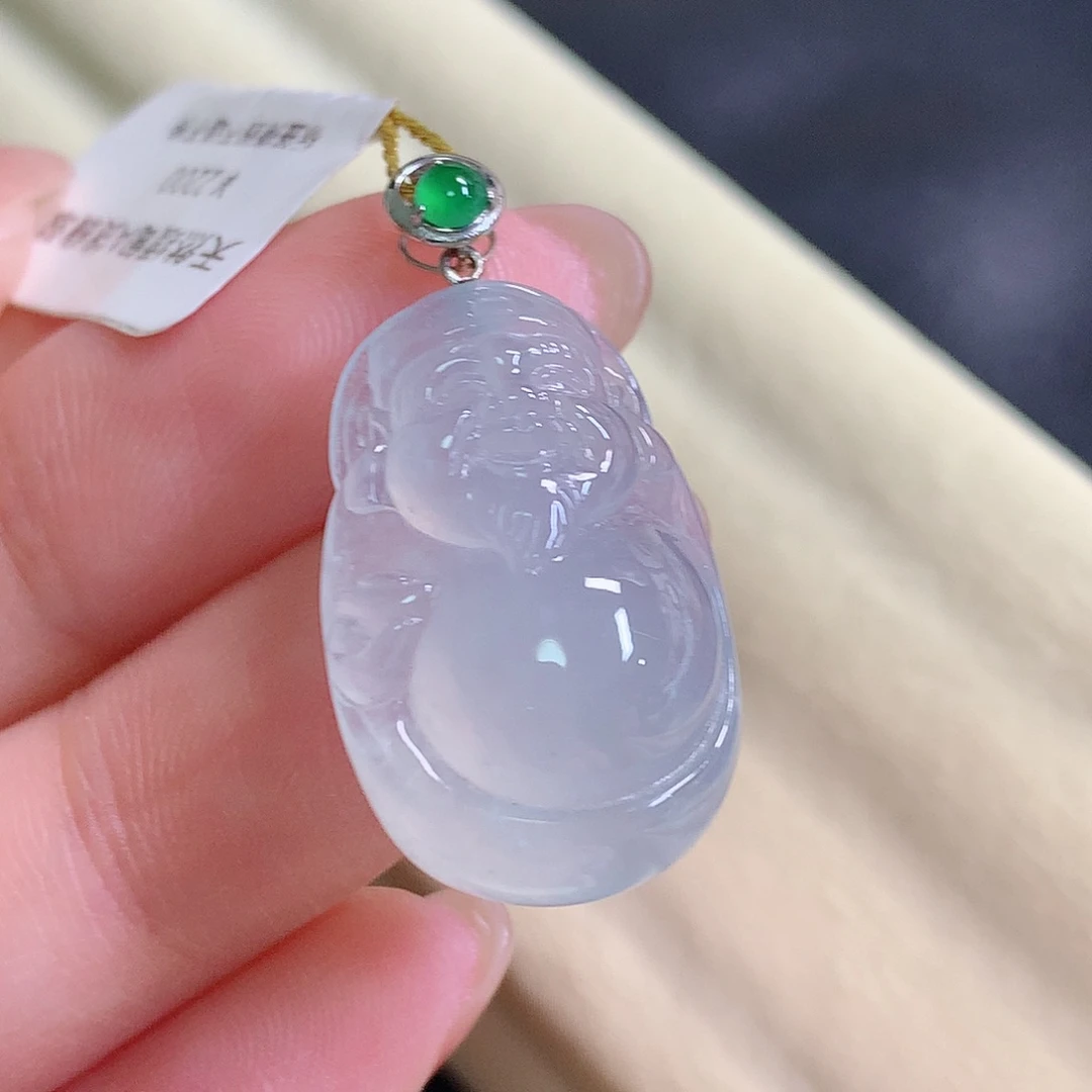 翡翠18K金镶嵌颈饰财神