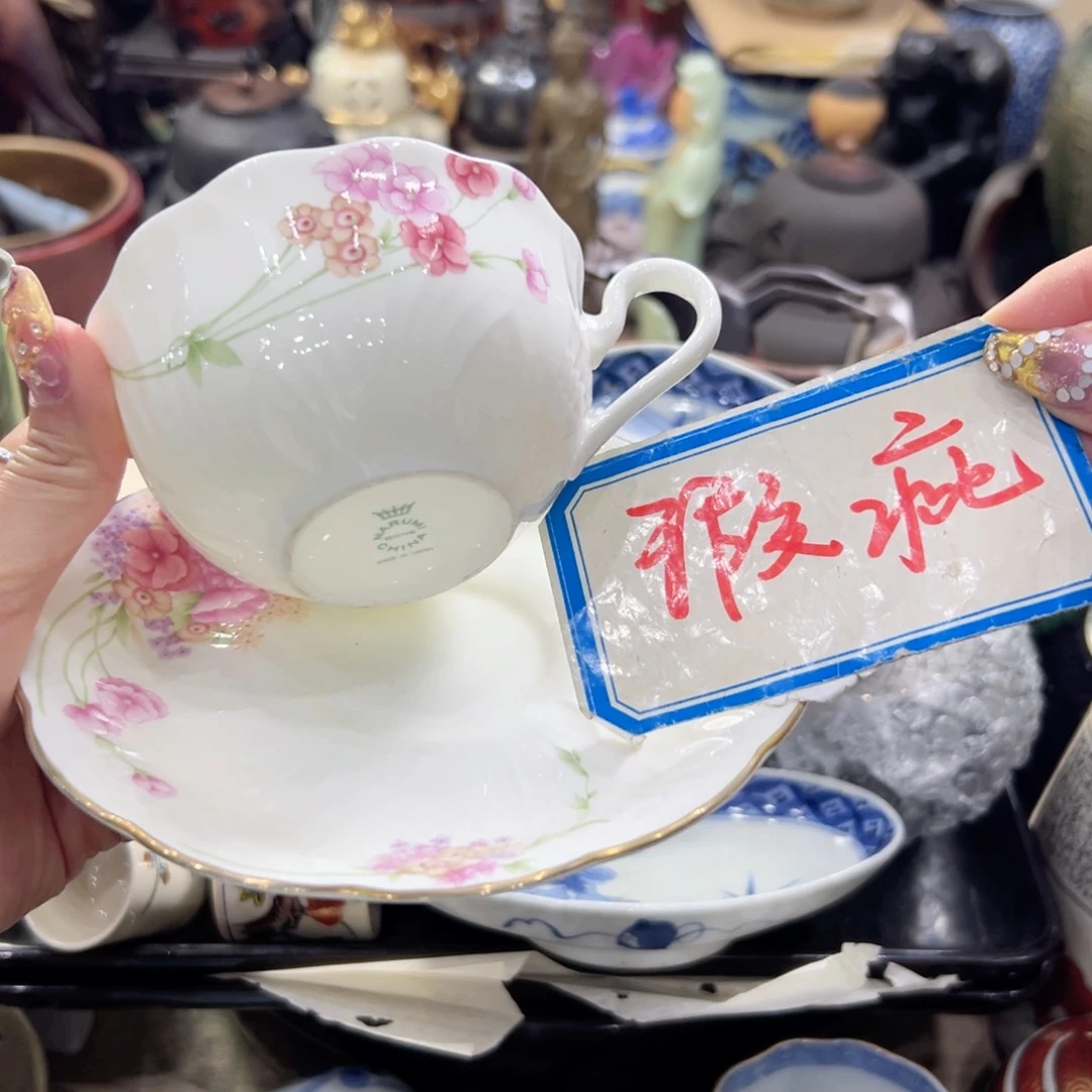 瓷片陶瓷的使用价值极广而且