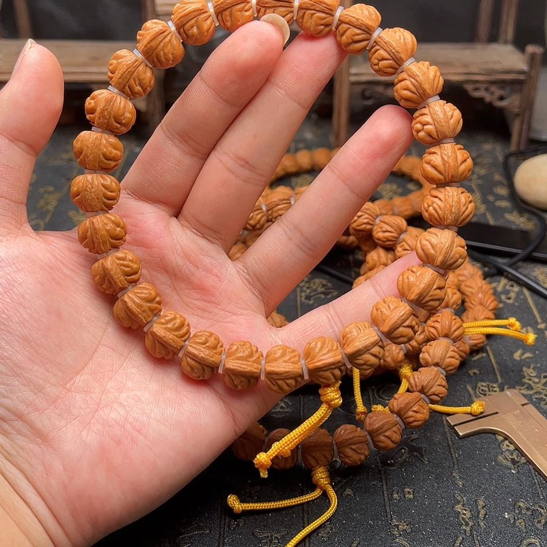 桃核吊坠小金豆手持