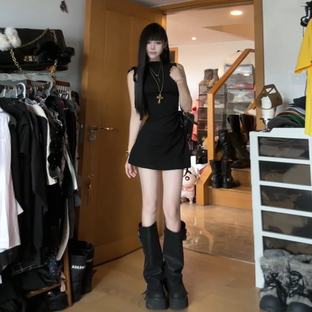 2025新款法式黑色无袖连衣裙子女夏季高级感小个子赫本风收腰短裙