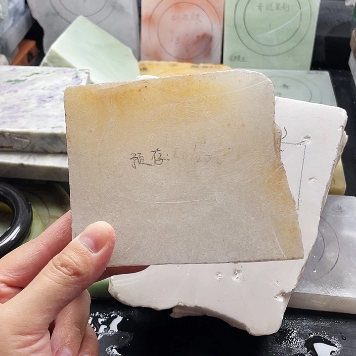 石英质玉未镶嵌颈饰定制