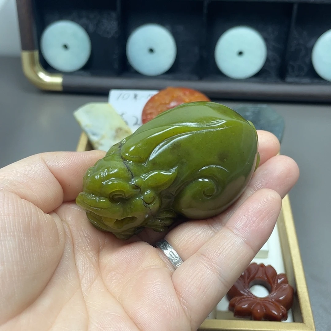 蛇纹石玉未镶嵌颈饰