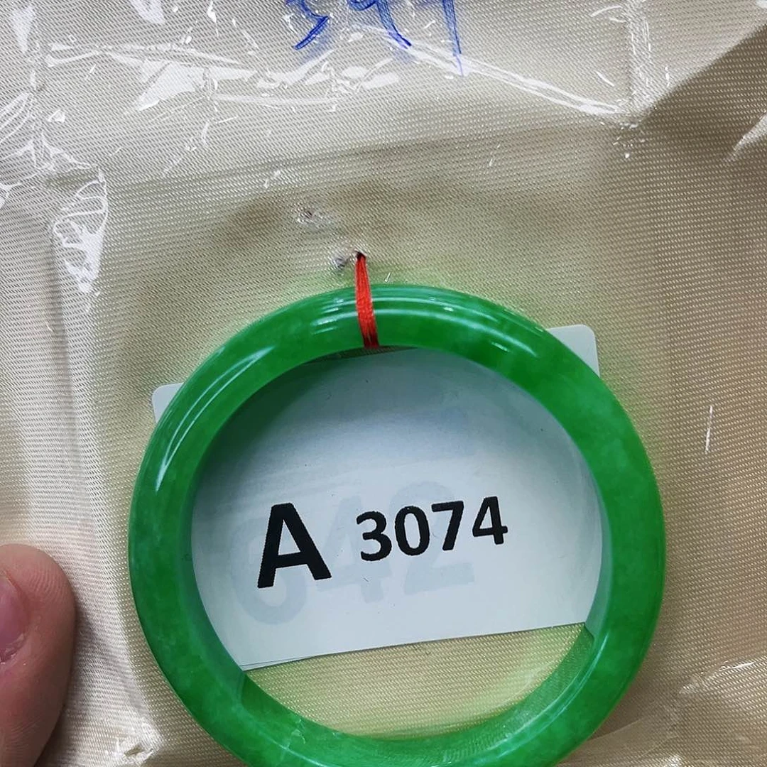 翡翠手镯未镶嵌多样性