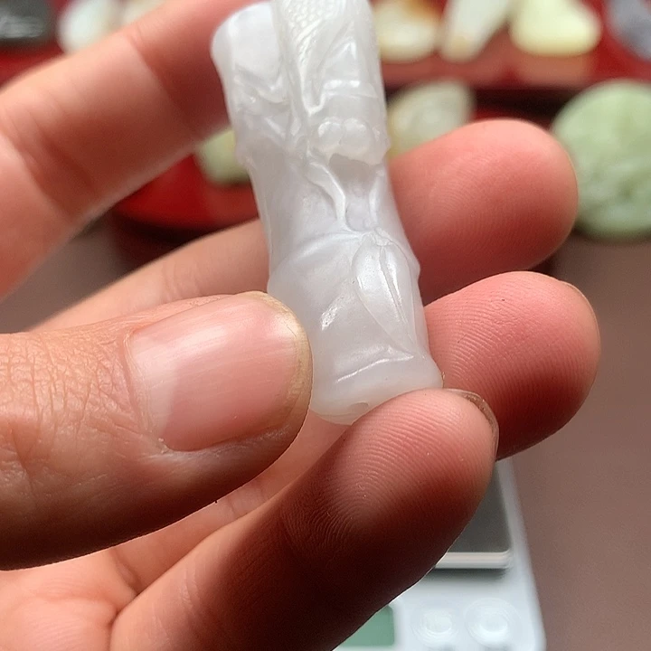 独***。和田玉未镶嵌颈饰