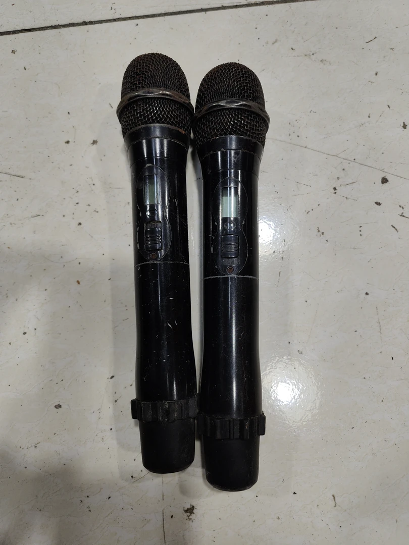 9新  二手  15无线话筒一对，没主机，随机发货（坏的，需要维修）