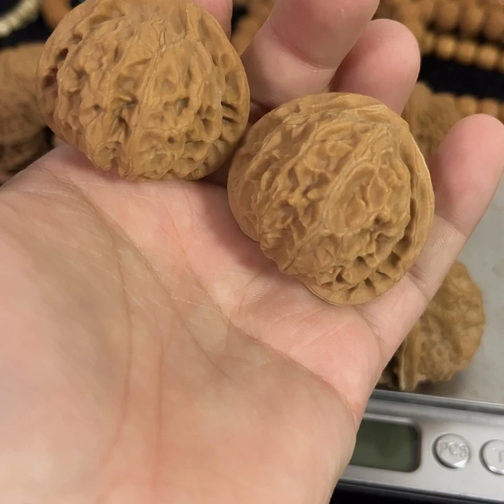 把件文玩核桃42左右微微瑕宫灯，编号013