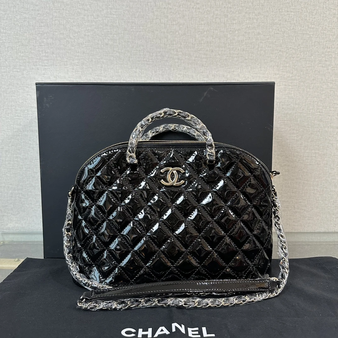 99新 Chanel/香奈儿 23S黑金漆皮贝壳手提单肩斜挎包 05672