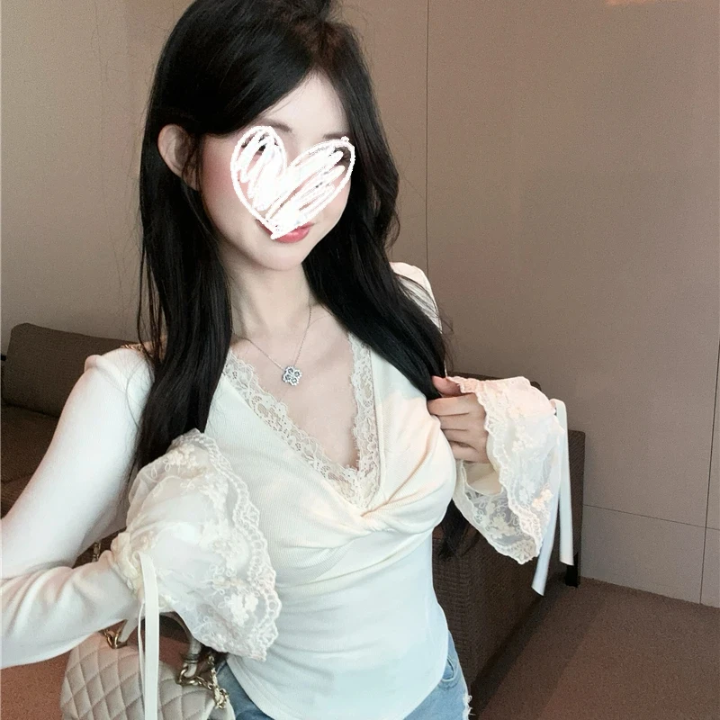 甜美气质V领扭结拼接蕾丝打底衫女秋冬纯欲设计感修身显瘦上衣T恤
