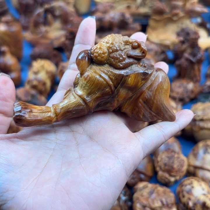 静***空太行崖柏手把件的设计和制作