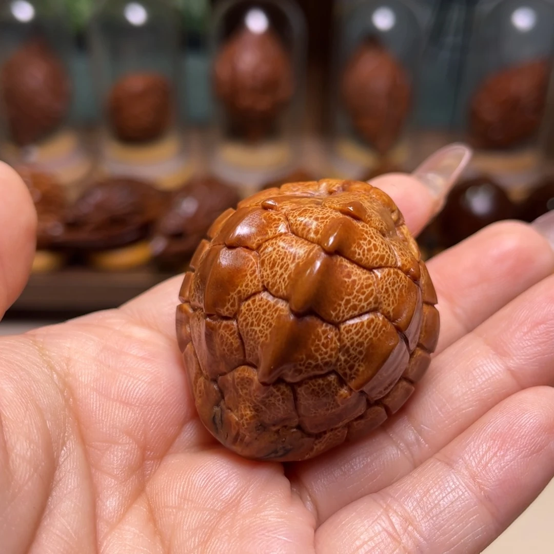 橄榄核把件锐**取富甲一颗