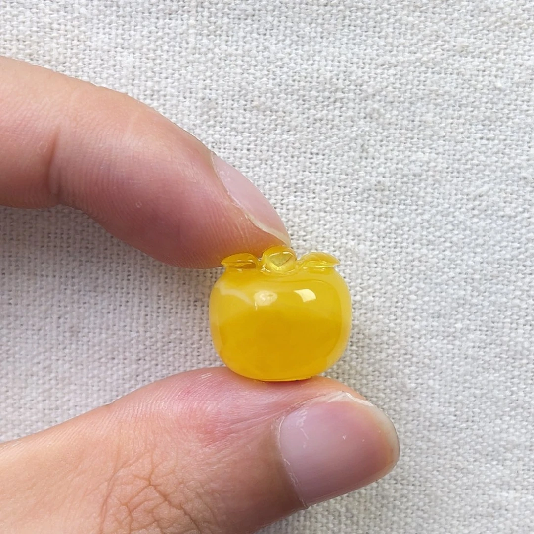 裸石琥珀未镶嵌苹果