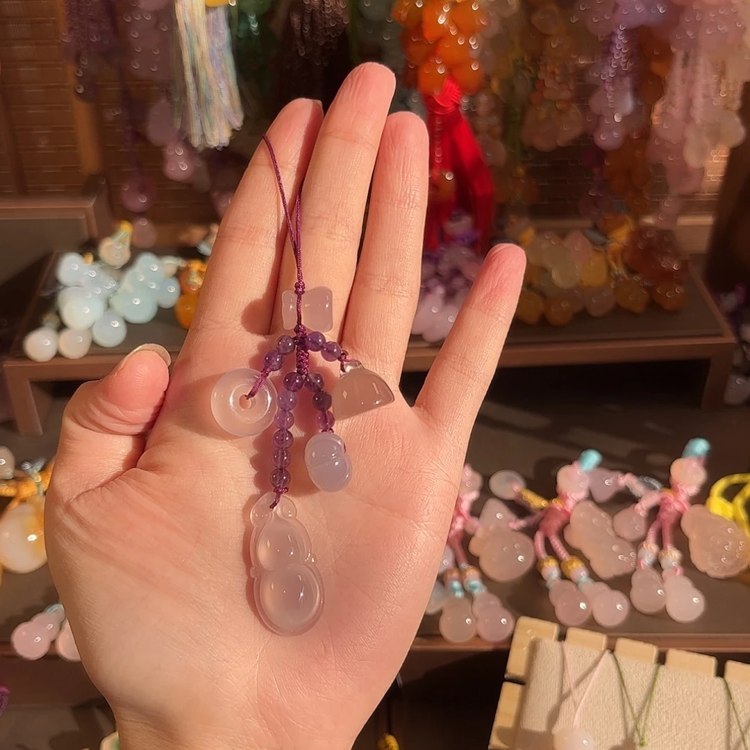 白****玛瑙/玉髓未镶嵌车挂手机链