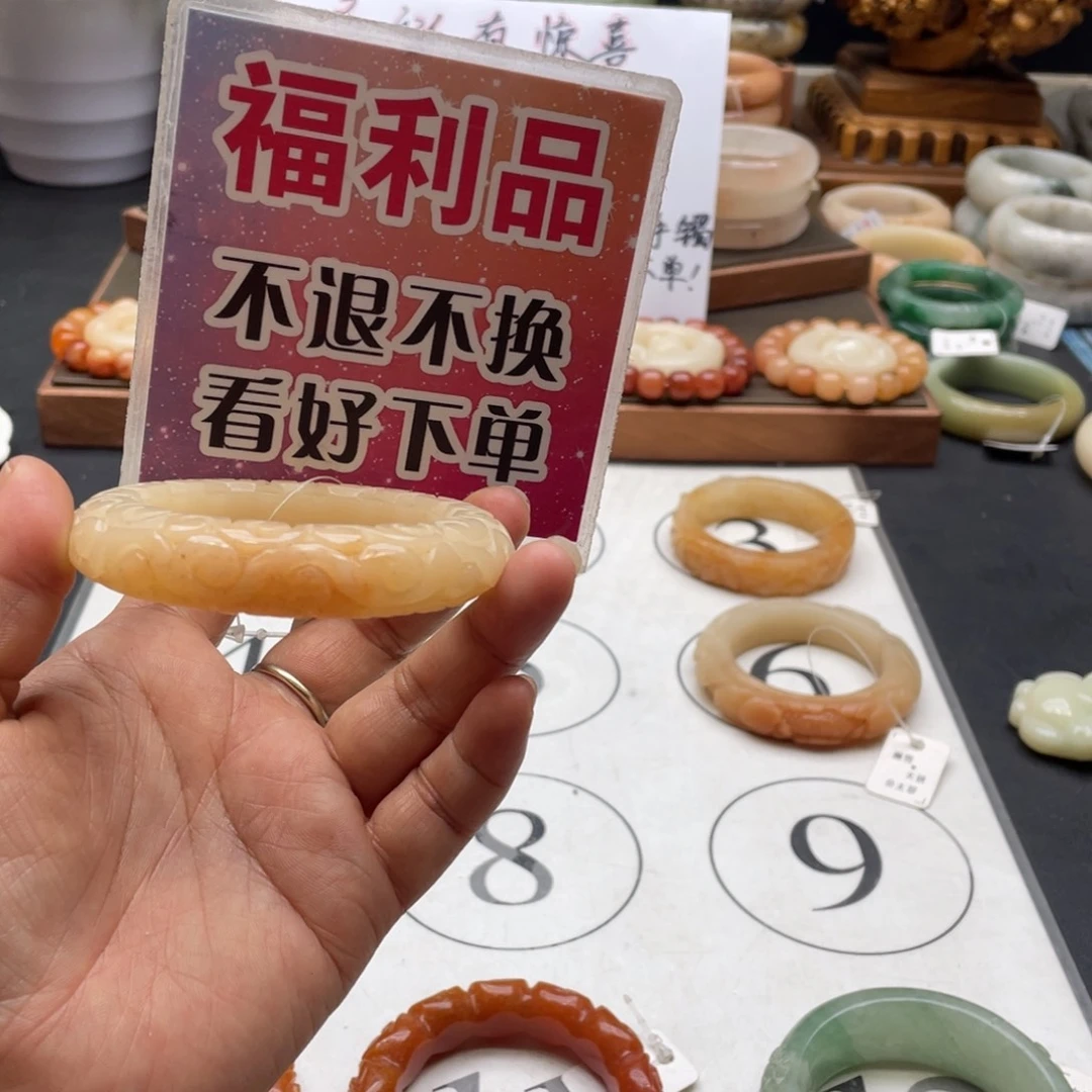 朦***胧石英岩玉未镶嵌手镯