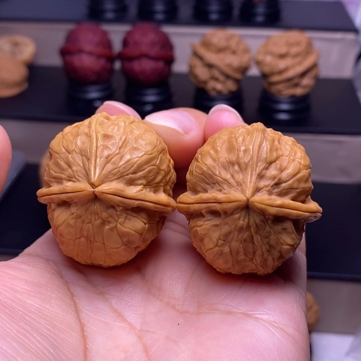 文玩核桃把件粗筋三楞20