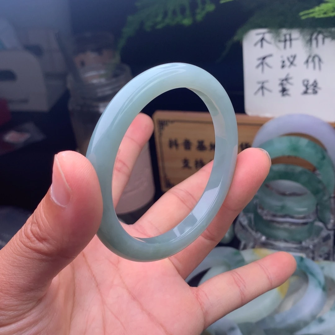 翡翠手镯未镶嵌手镯
