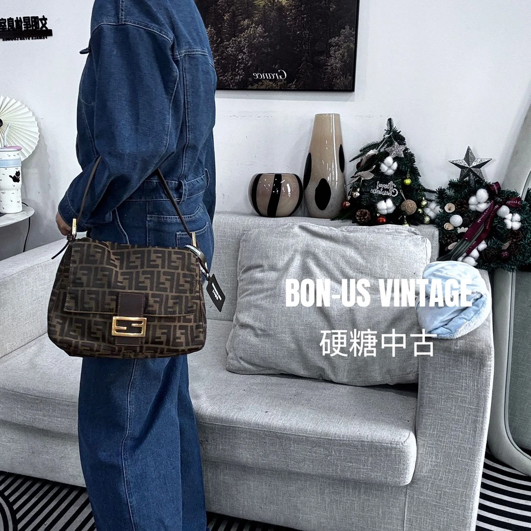 95新 FENDI/芬迪 617724/金扣老花大号法棍包配皮换新