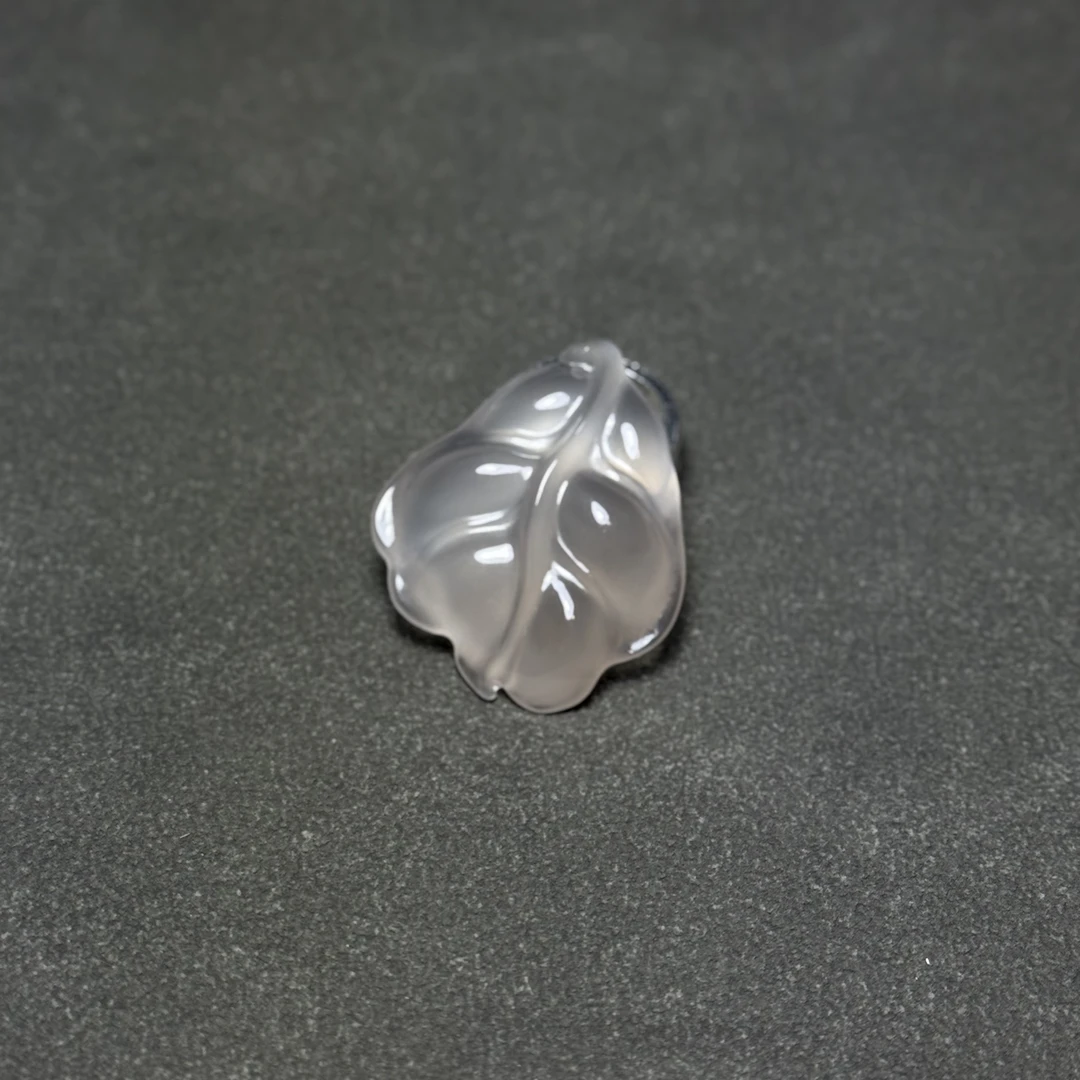 原矿保山荔枝冻黑冰叶子吊坠雕件15g