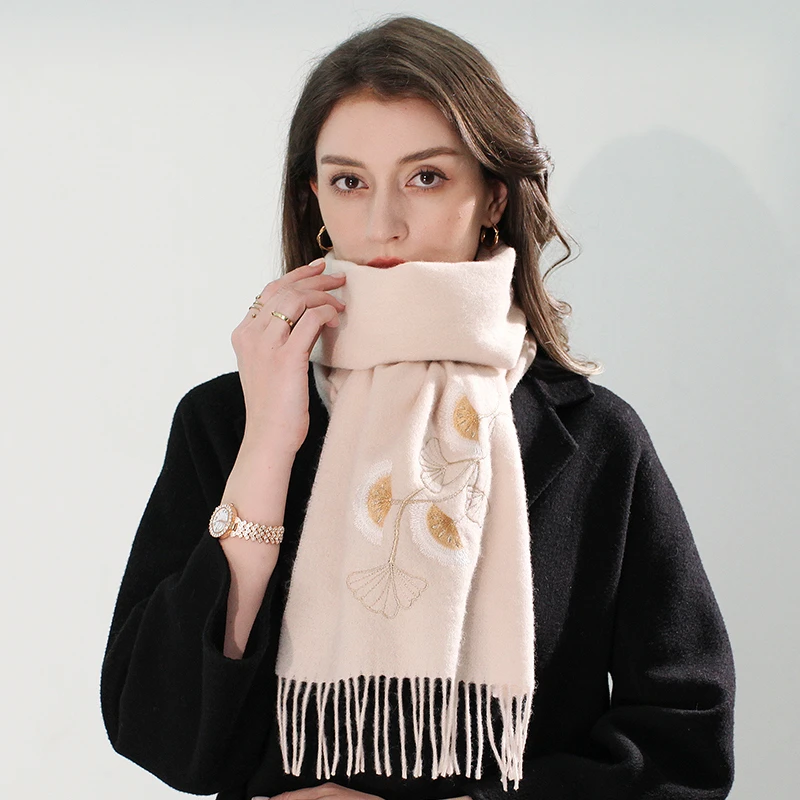 品牌100%羊毛围巾180*30cm银杏叶纯色刺绣披肩秋冬季保暖围巾女士