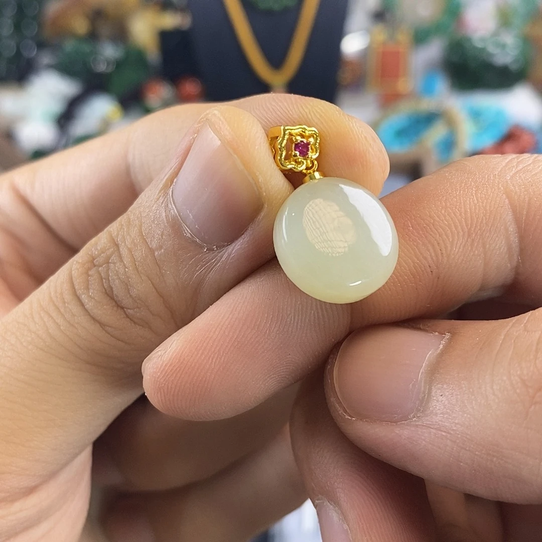 和田玉未镶嵌颈饰圆牌