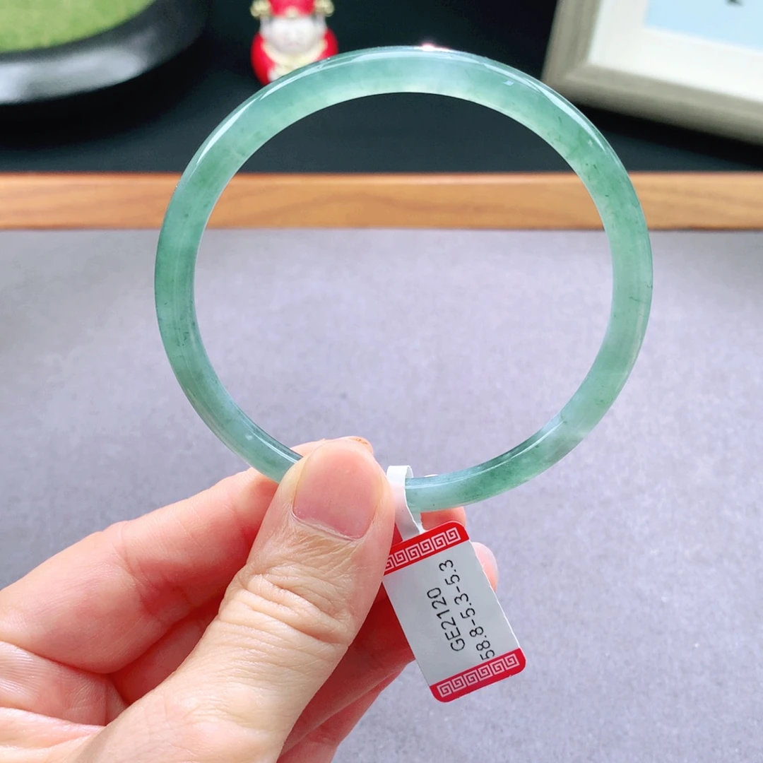 翡翠手镯未镶嵌天然翡翠手镯