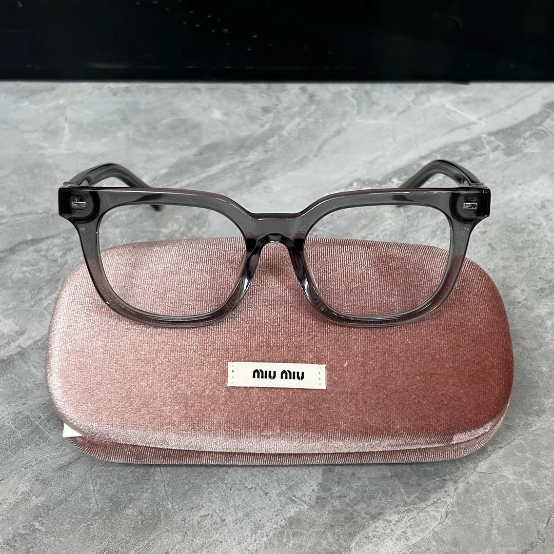 全新未使用 MIU MIU/缪缪 灰色方框平光镜/公价4800