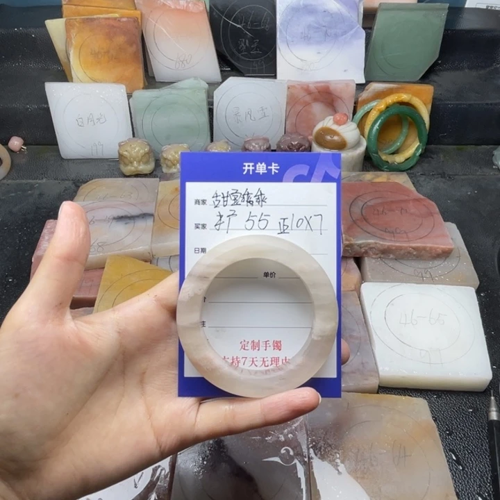 甜***圈石英质玉（金丝玉）手镯未镶嵌定制手镯