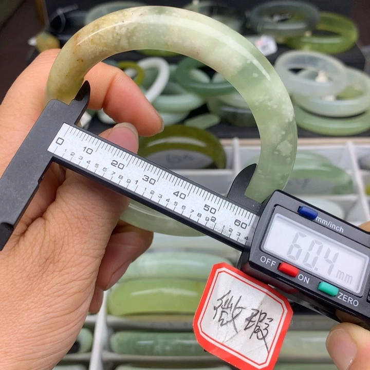 蛇纹石玉未镶嵌手镯622